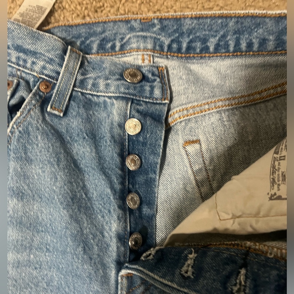 501 Levi Strauss and Company jeans - Picture 3 of 5